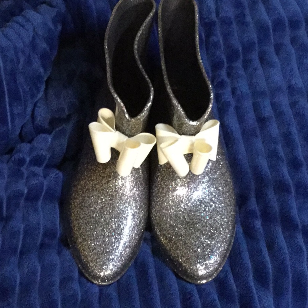 Rain boots! - Picture 1 of 5